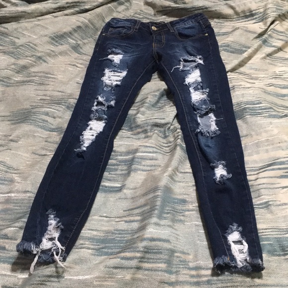 Fashion Nova Distroyed Jeans - Picture 5 of 8